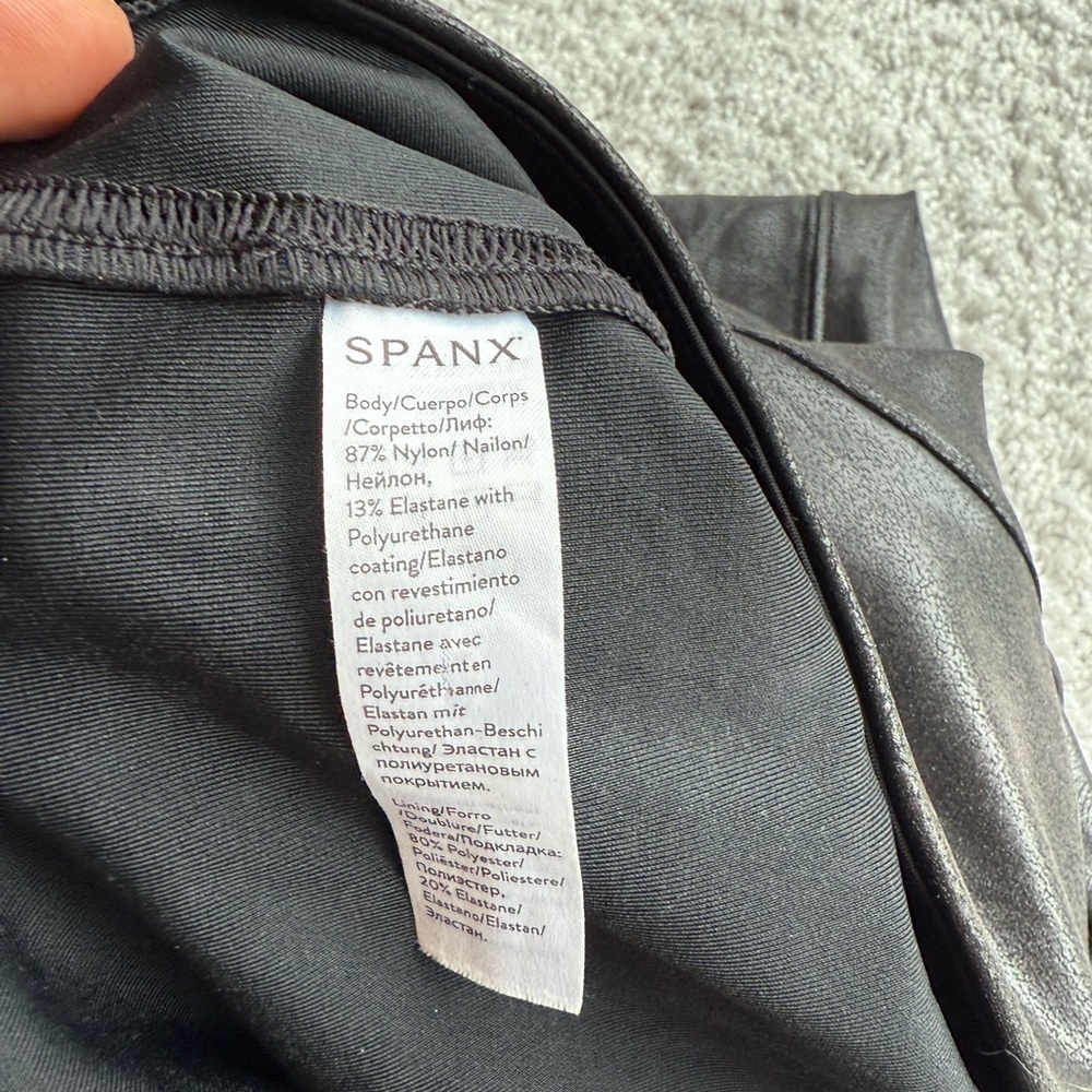 SPANXshape™ Faux Leather Size XS - Picture 7 of 9